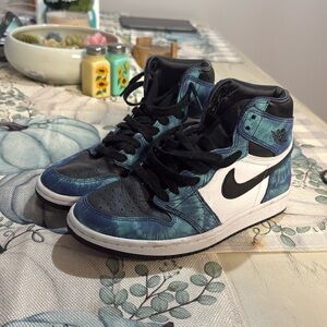 Air Jordan 1 tie dye worn like 4 times